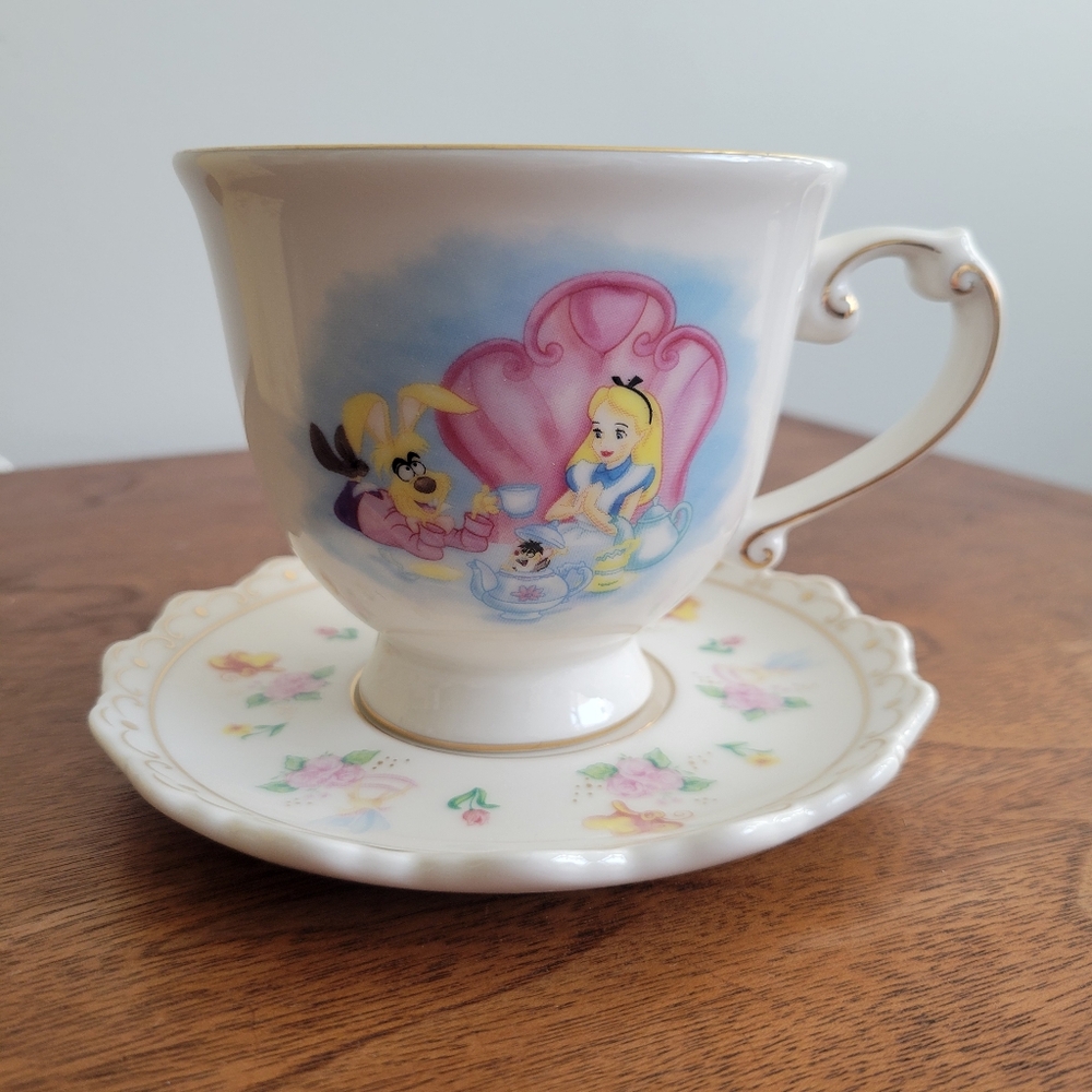 Disney Parks Alice in Wonderland Teacup and Saucer